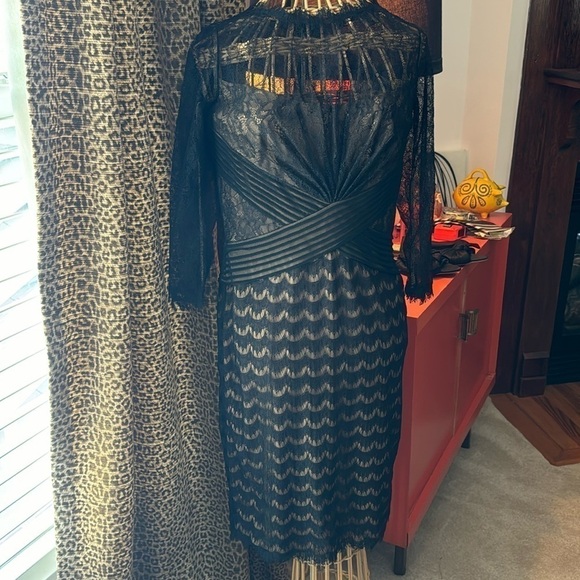 Tadashi Shoji 🔥Sale🔥black dress with tan lining - Picture 1 of 9